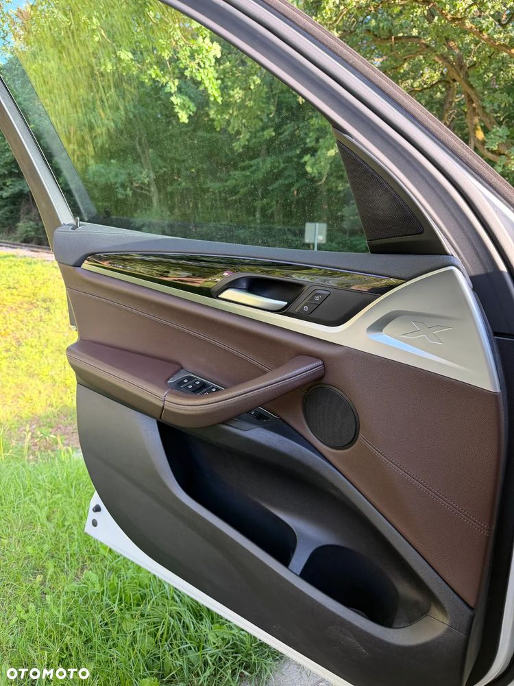 BMW X3 xDrive20d Luxury Line - 24