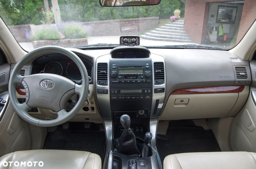 Toyota Land Cruiser - 10