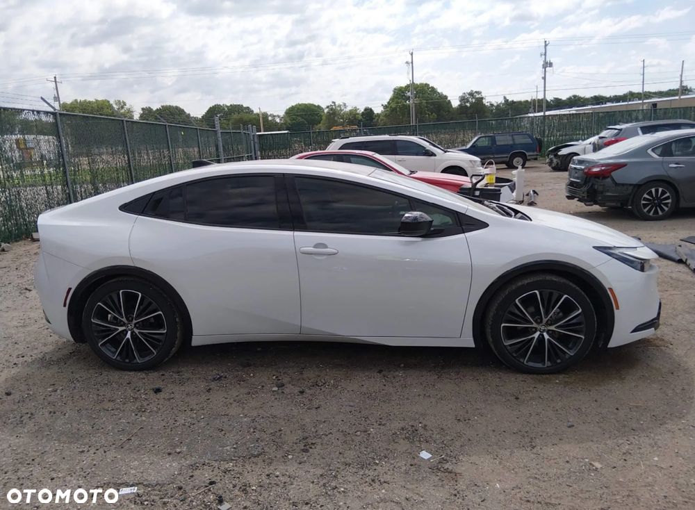 Toyota Prius Hybrid Executive - 8