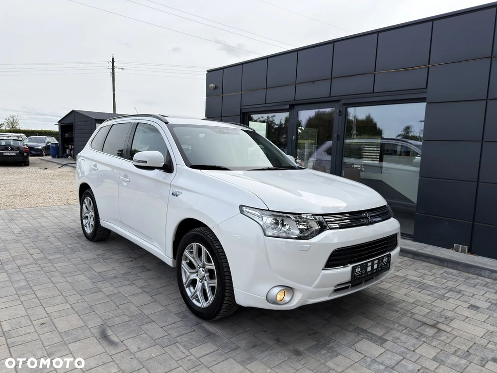 Mitsubishi Outlander Instyle NAVI + - 1