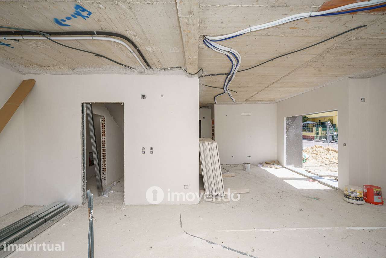 Moradia geminada T3+1 em fase de construção, em Pinhal de Frades - Grande imagem: 5/32