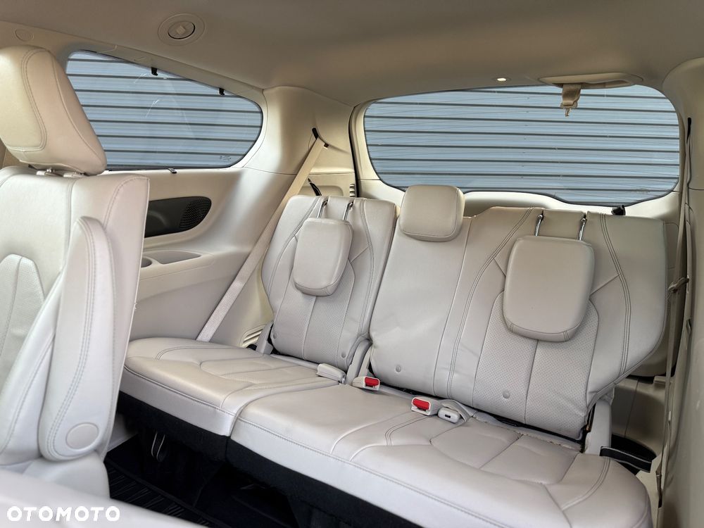 Chrysler Pacifica - 39