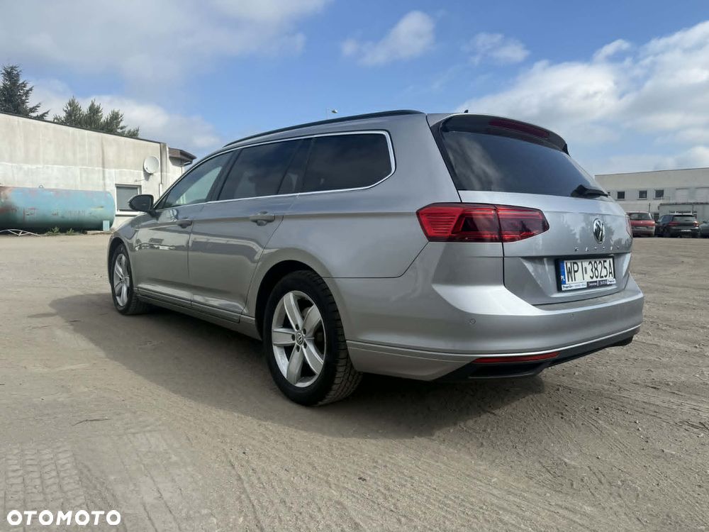 Volkswagen Passat - 4