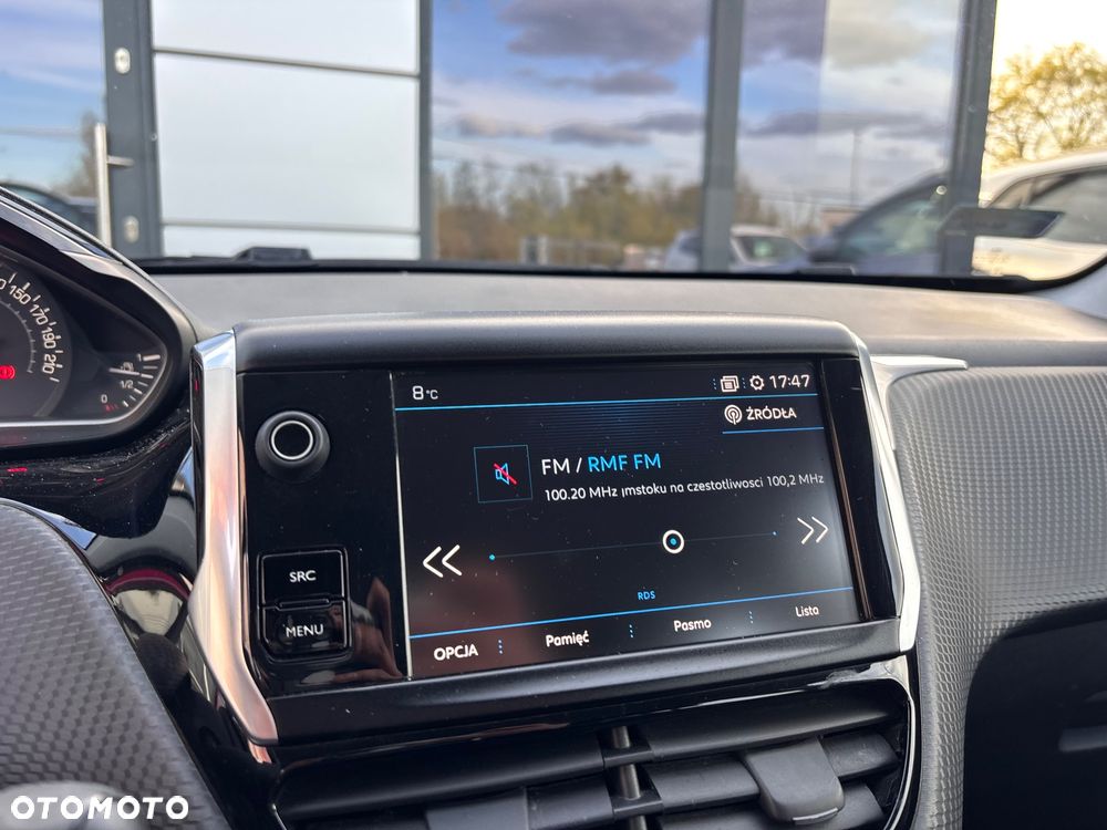 Peugeot 2008 1.2 Pure Tech Allure S&S - 21