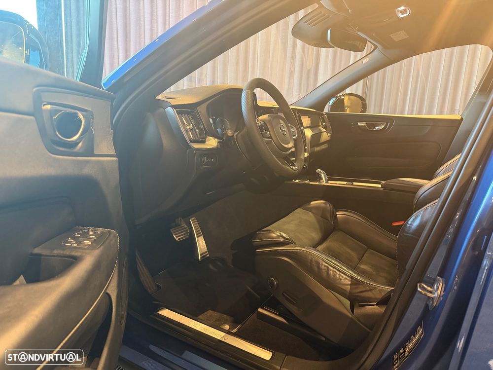 Volvo XC 60 2.0 T8 PHEV R-Design AWD - 23