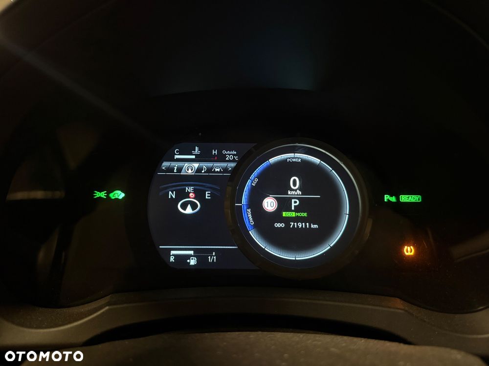 Lexus IS 300h F Sport - 32