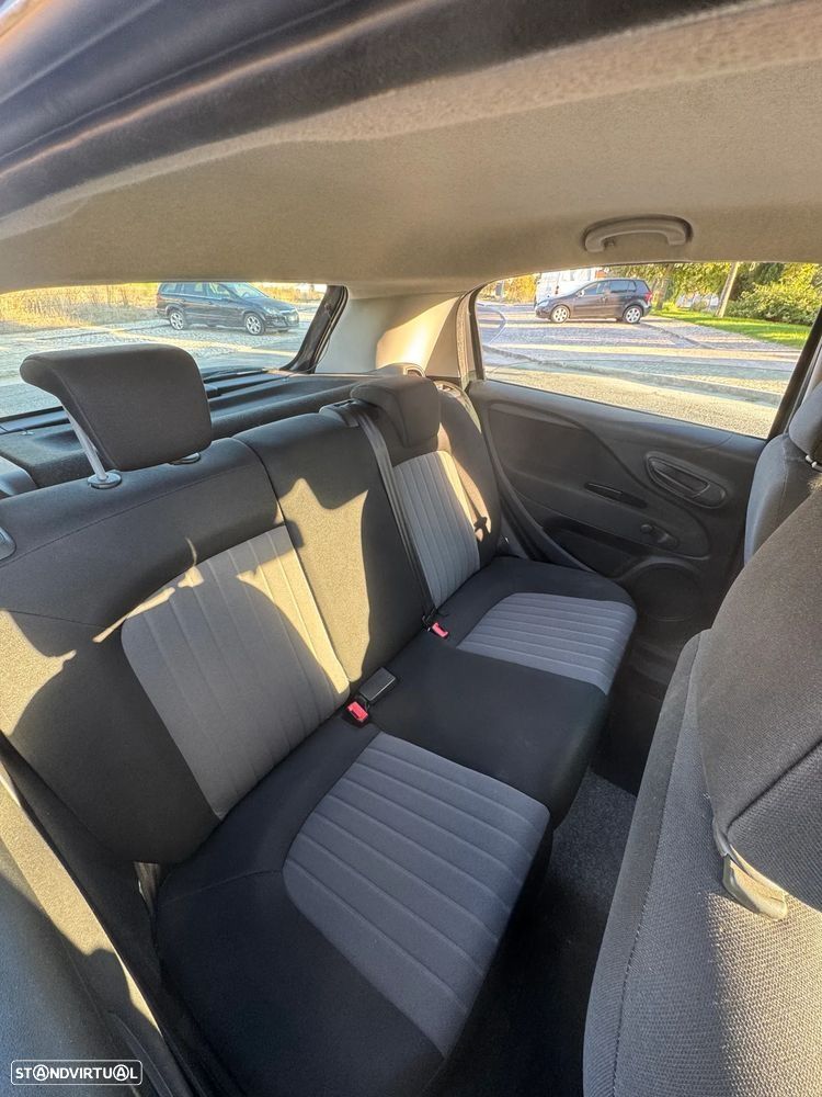 Fiat Punto 1.3 M-Jet Lounge S&S - 11