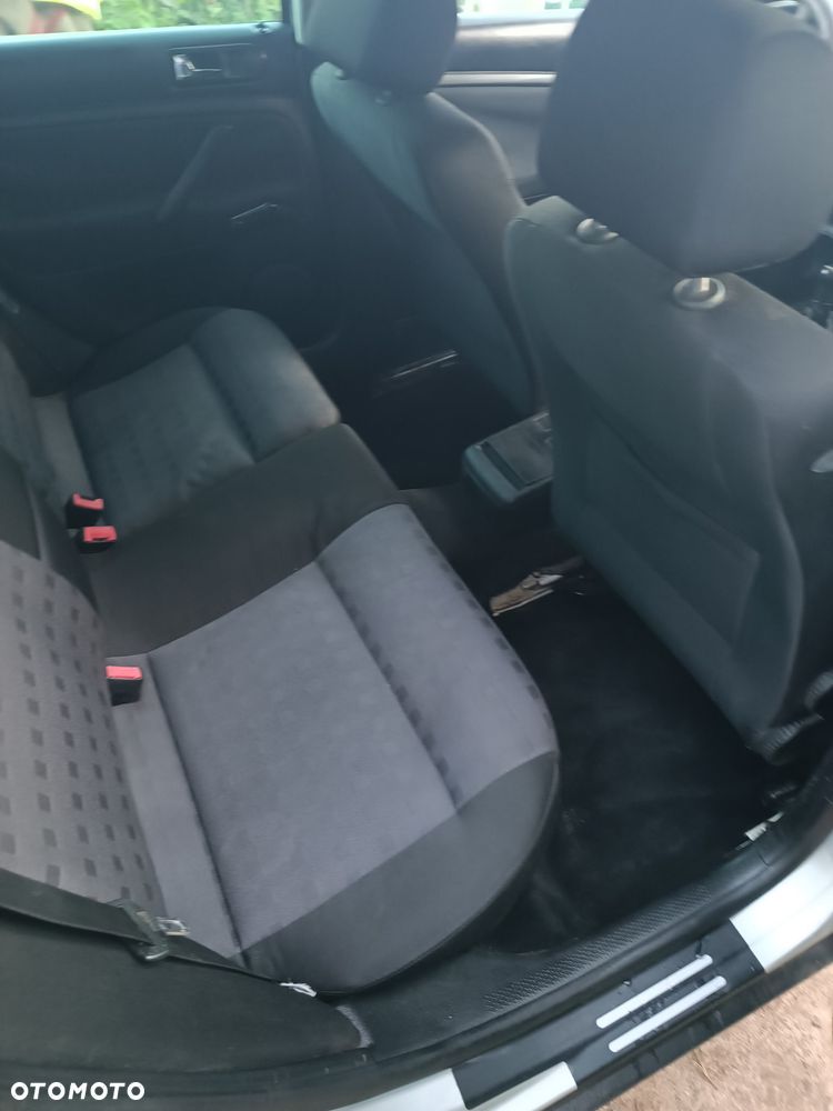 Volkswagen Passat 1.9 TDI Basis - 24
