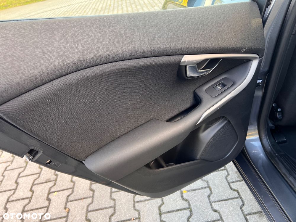 Volvo V40 D2 Kinetic - 25