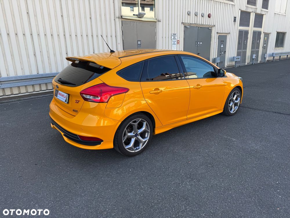 Ford Focus ST - 8