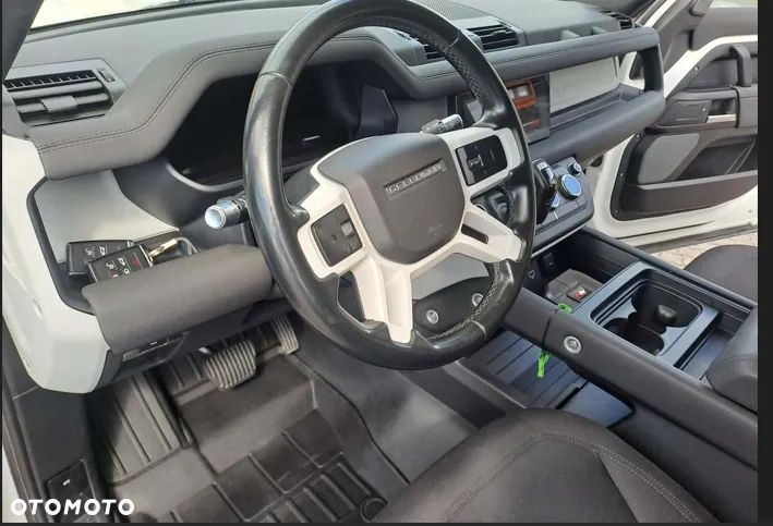 Land Rover Defender - 6