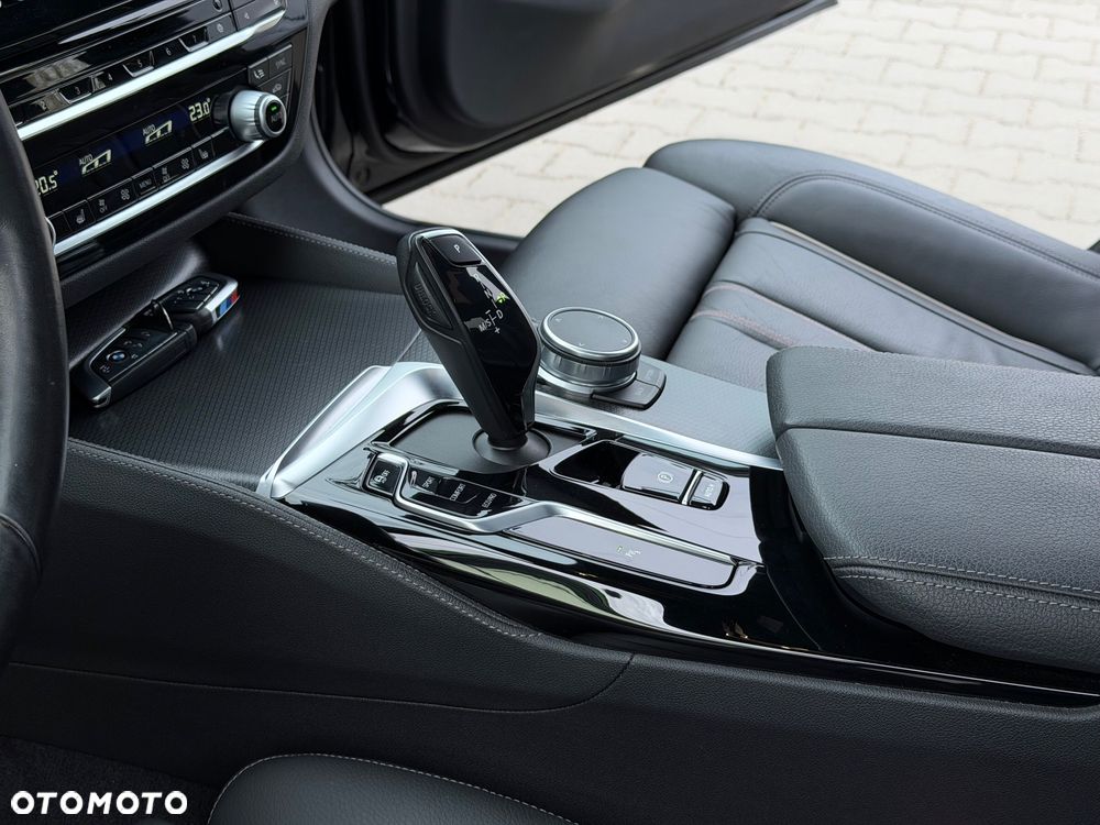 BMW Seria 5 530i M Sport Edition - 33