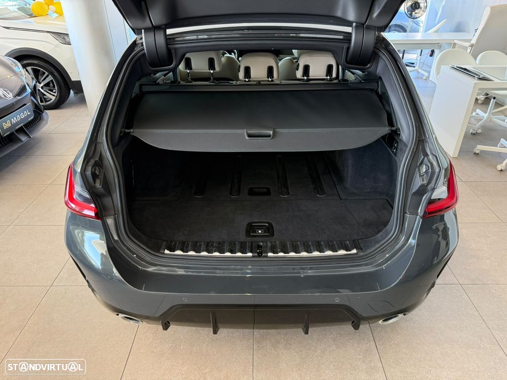 BMW 320 d Pack Desportivo M Auto - 13