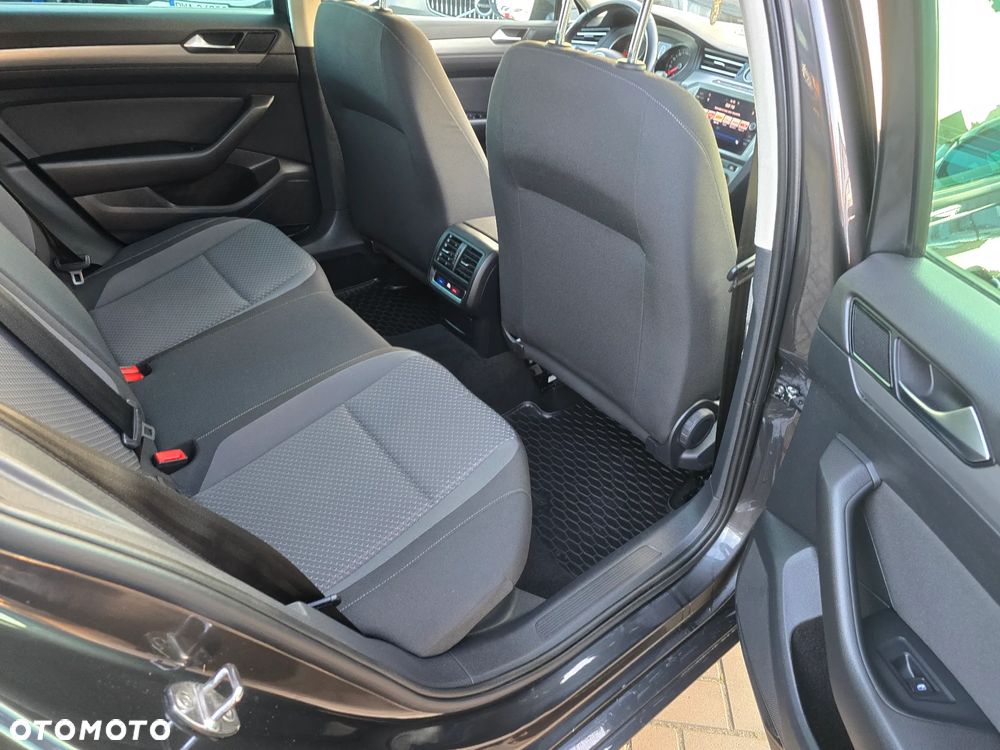 Volkswagen Passat Variant - 11