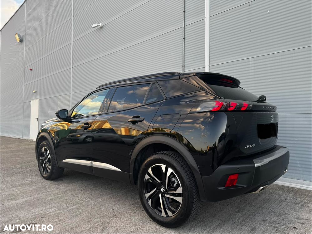 Peugeot 2008 PureTech 130 EAT8 GT - 4