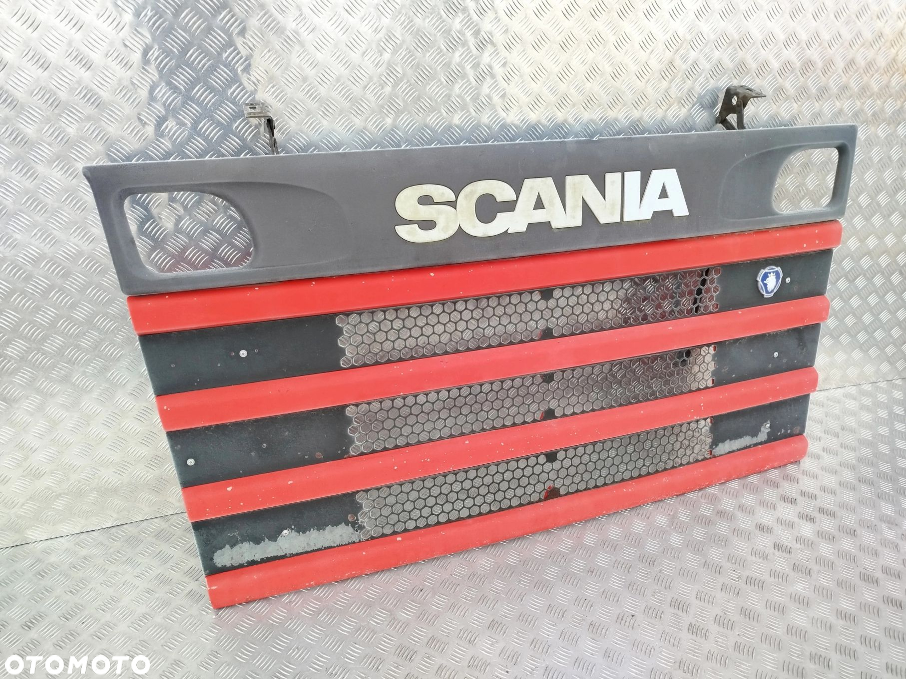 ATRAPA GÓRNA GRIL SCANIA 4 - 3