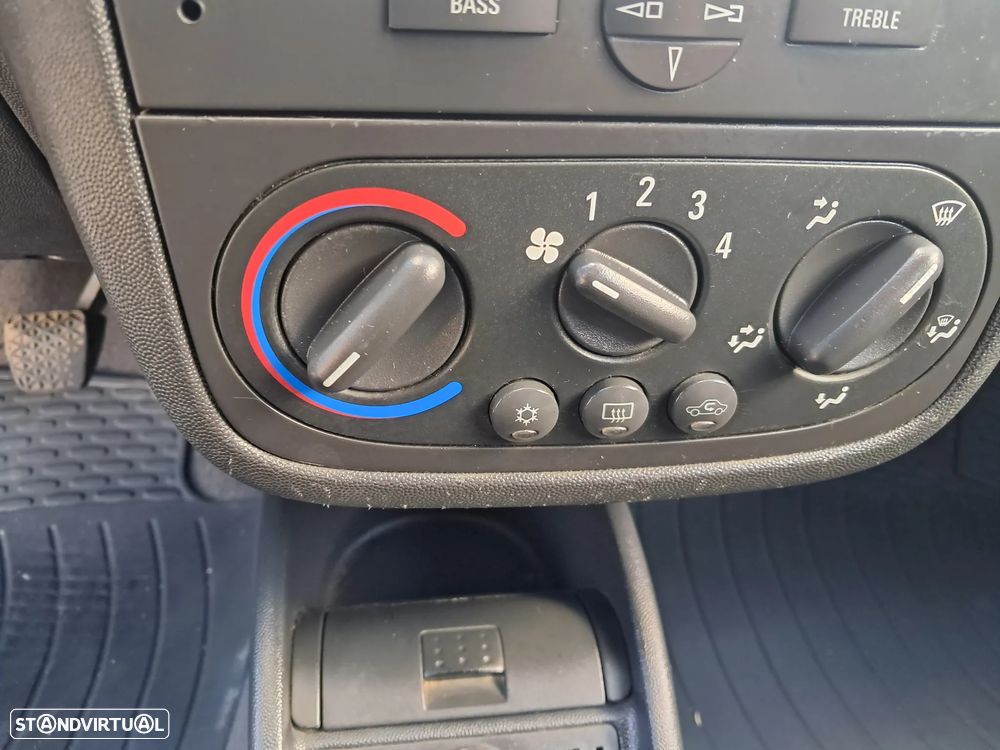 Opel CORSA C VAN - 15