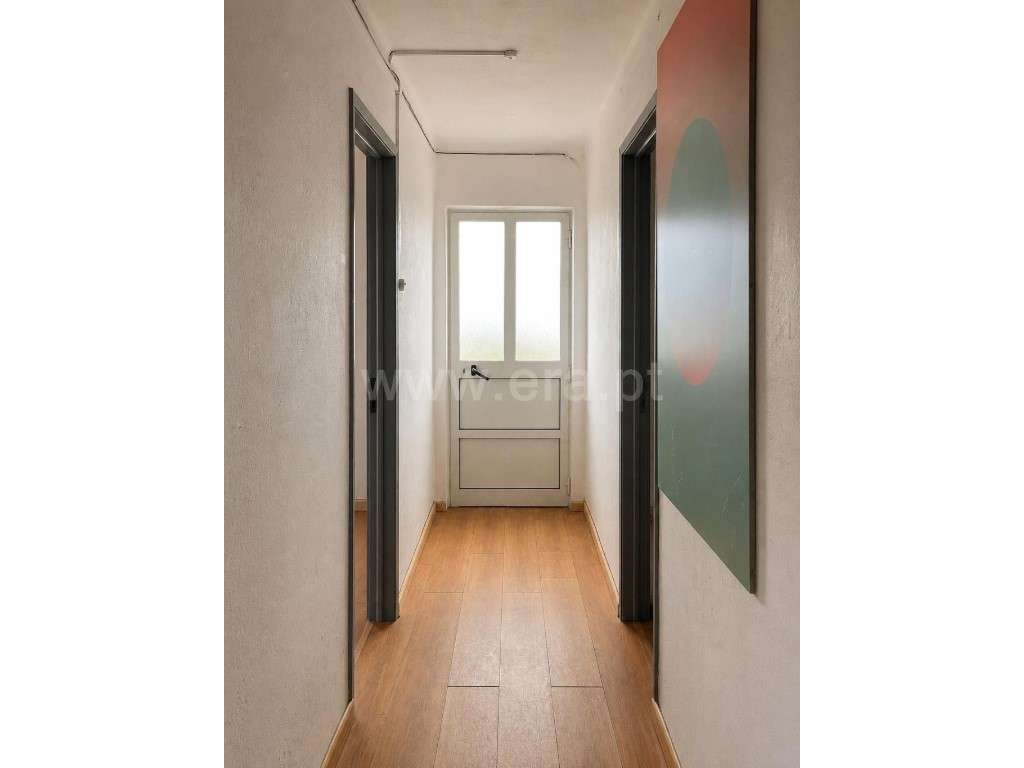 Apartamento T1+1 para reabilitação total no Sobral - Grande imagem: 5/10