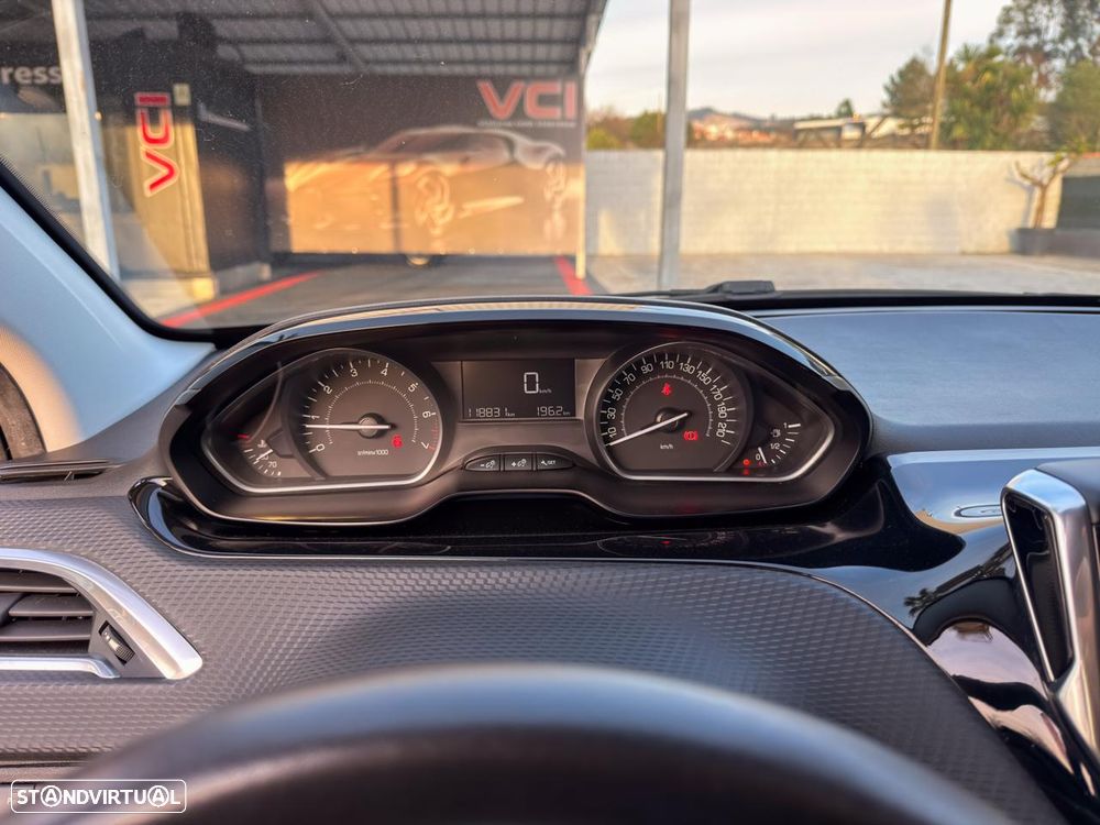 Peugeot 208 1.2 PureTech Style - 11