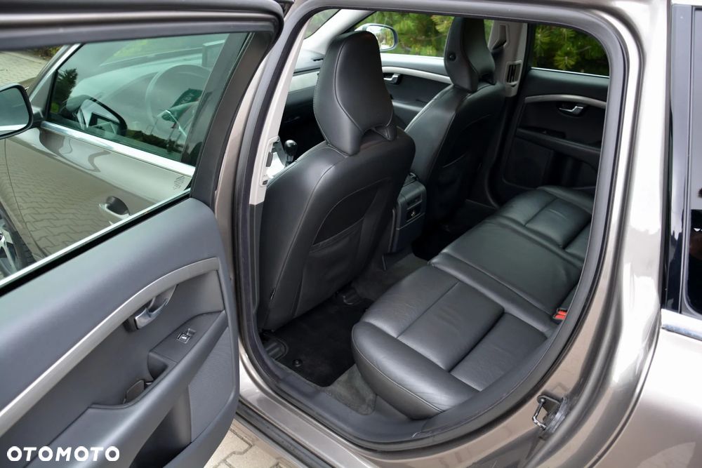 Volvo V70 2.0D Momentum - 25