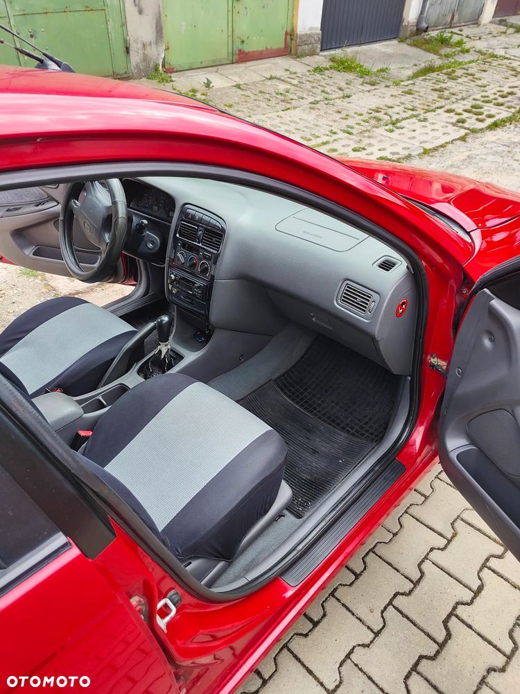 Toyota Avensis - 8