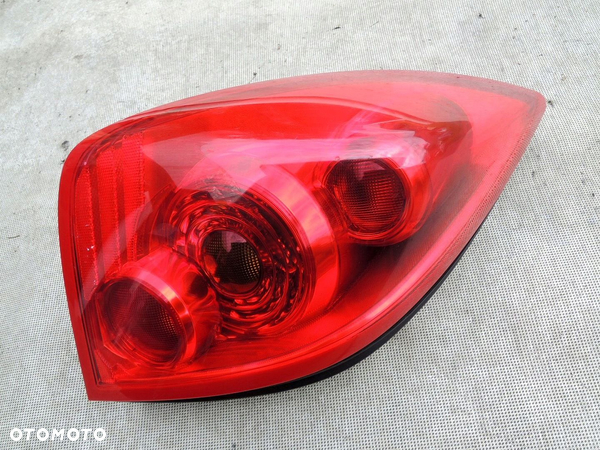 LAMPA LEWY TYŁ OE  NISSAN PRIMERA P12 HB HATCHBACK