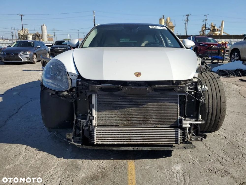 Porsche Panamera 4 - 6