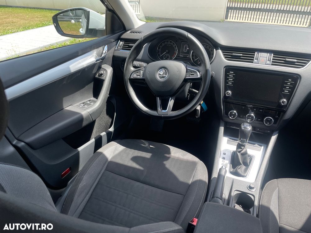 Skoda Octavia 1.6 TDI DSG Style - 18