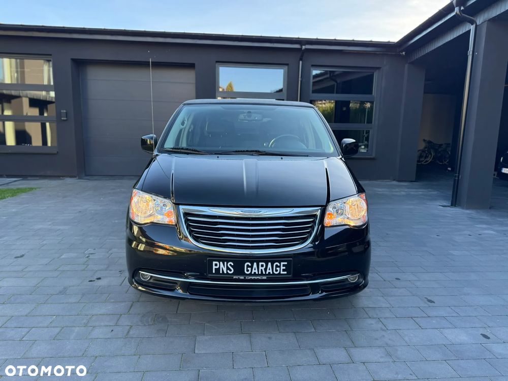 Chrysler Town & Country 3.6 Limited - 16