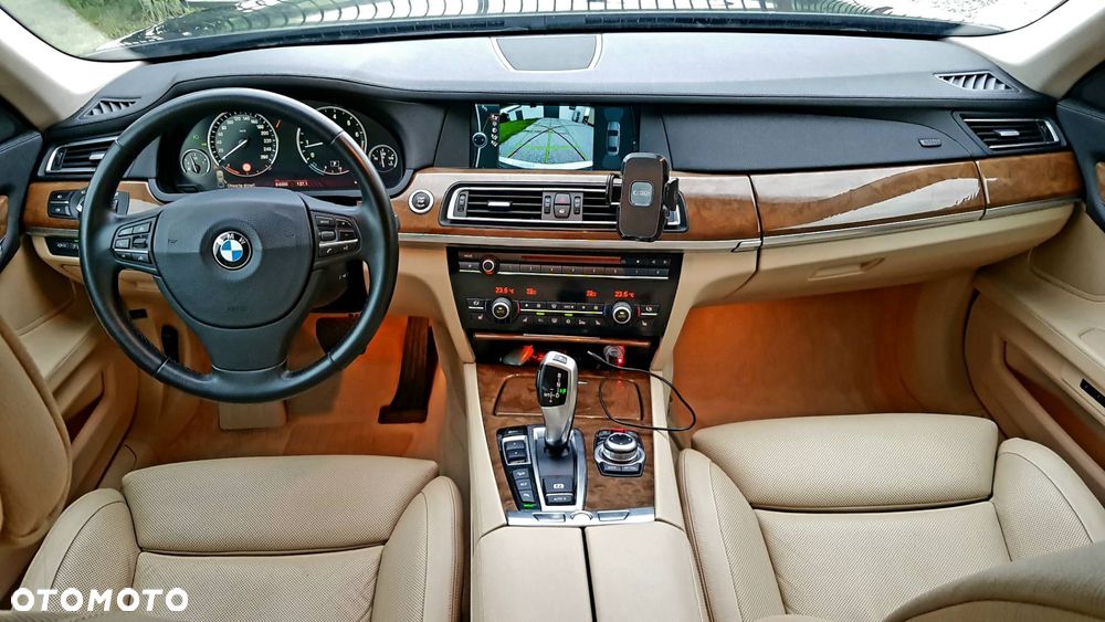 BMW Seria 7 750i - 9