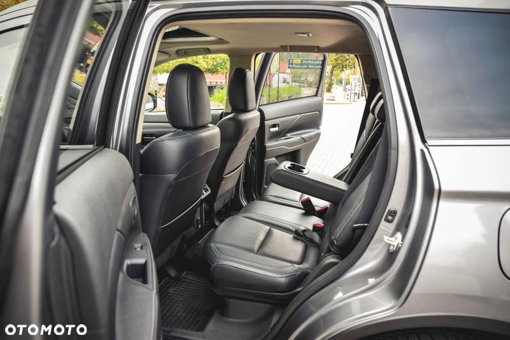 Mitsubishi Outlander 2.0 Intense + Navi 4WD CVT - 14