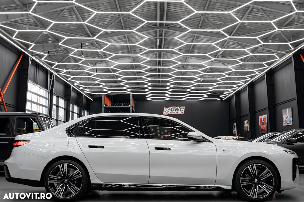BMW Seria 7 740d xDrive MHEV - 27