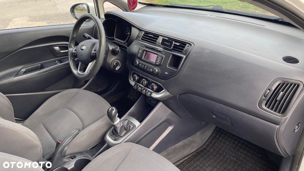 Kia Rio - 8
