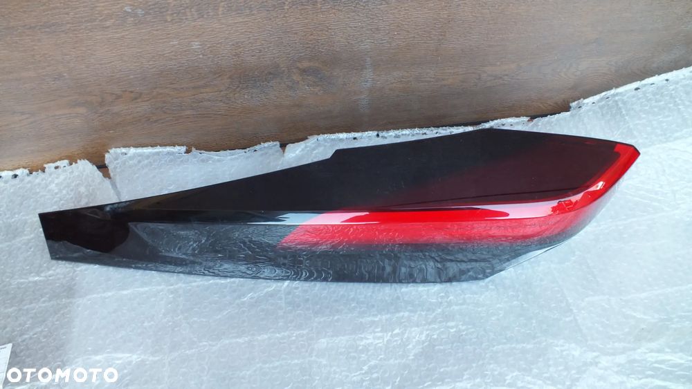 Lampa tylna lewa Toyota C-HR II  81560-F4200 - 3