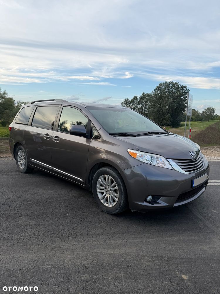 Toyota Sienna 3.5 V6 - 1