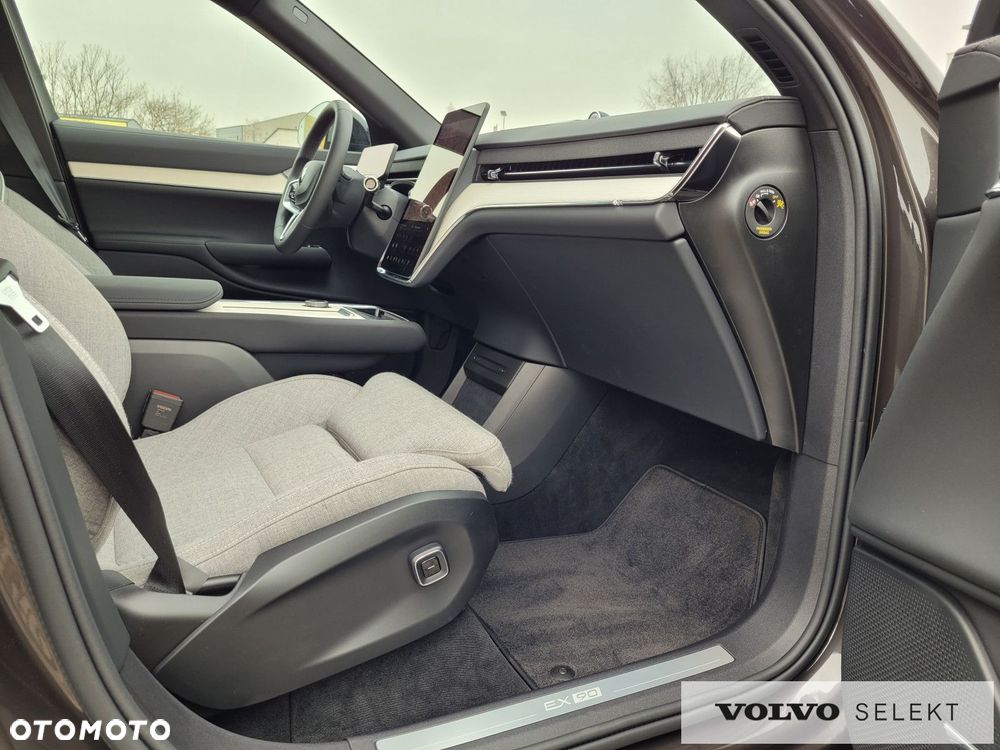 Volvo EX90 - 36