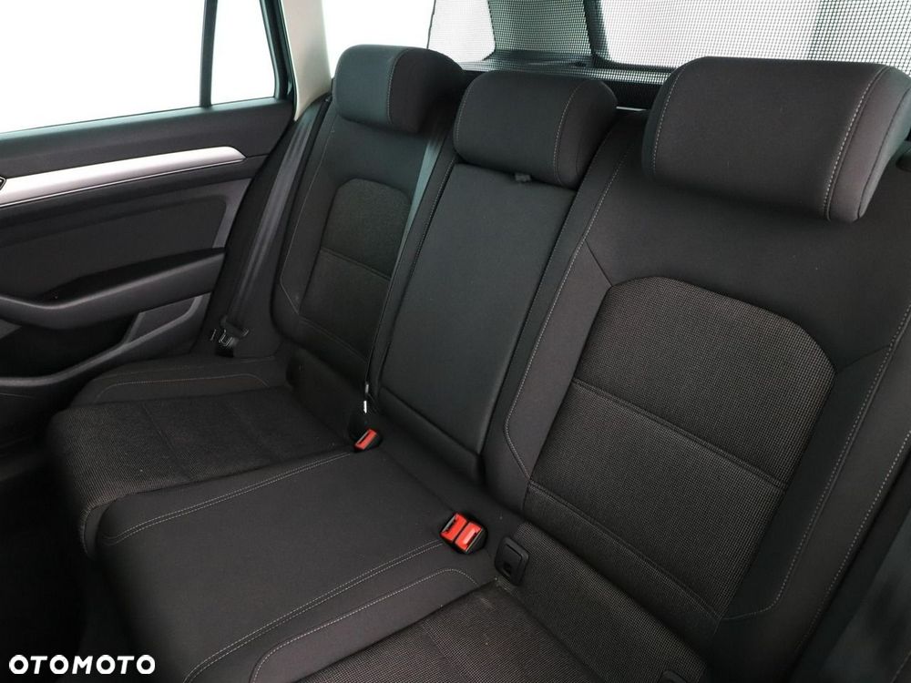 Volkswagen Passat - 18