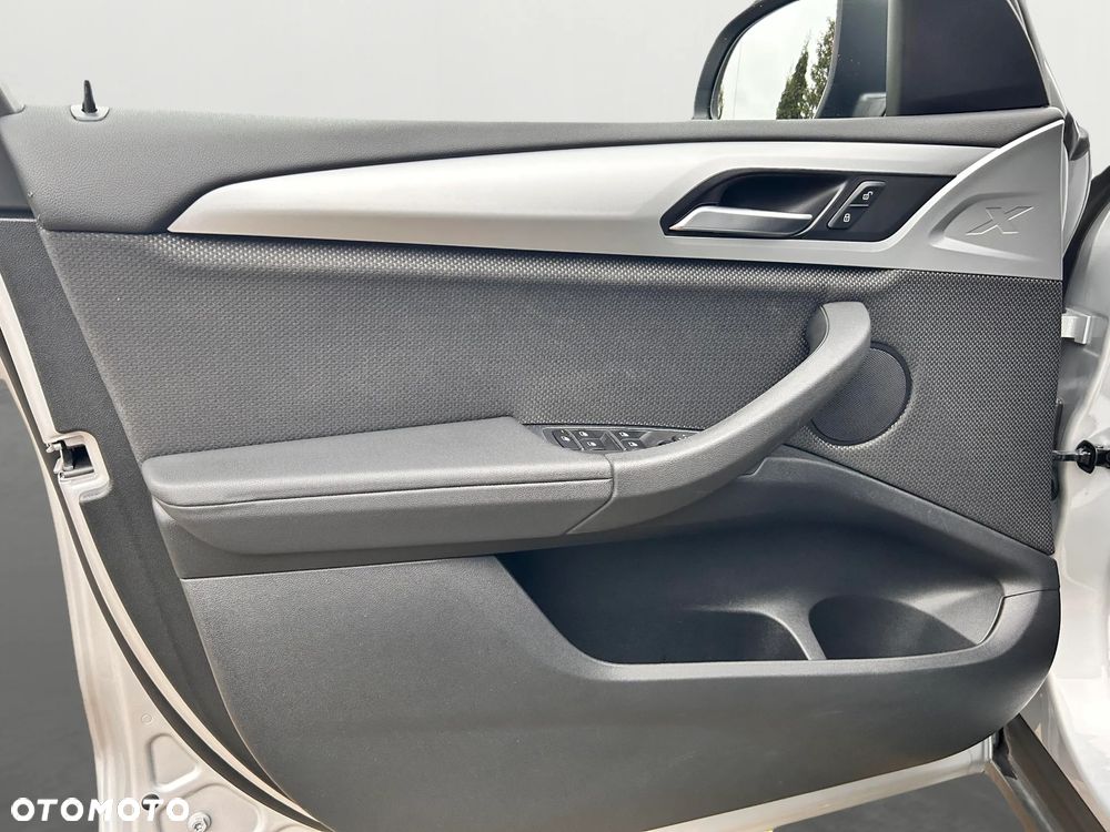 BMW X3 xDrive20i GPF Advantage - 38