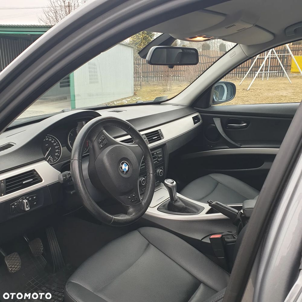 BMW Seria 3 318d - 12