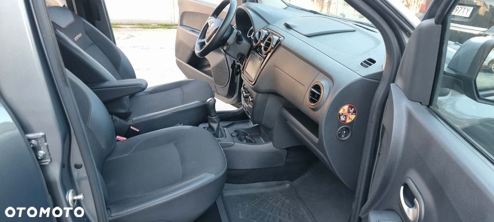 Dacia Lodgy SCe 100 Stepway - 13