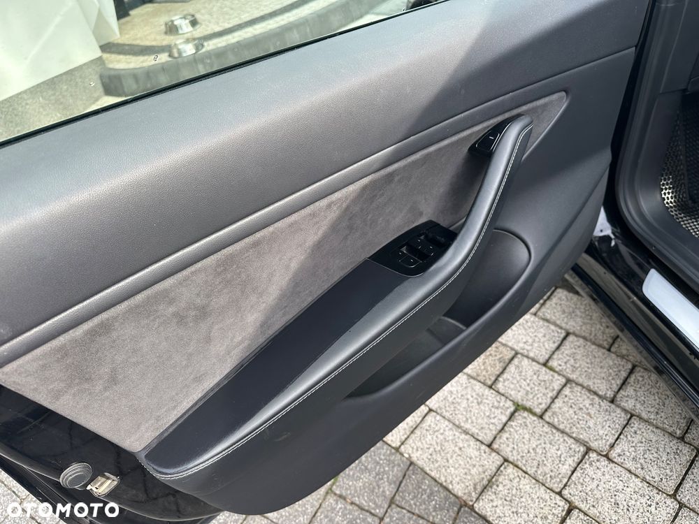 Tesla Model 3 - 13