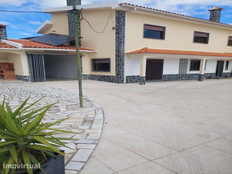 Excelente Quintinha em Lote de 1960 m2, com construção de 300 m2 - Grande imagem: 3/47