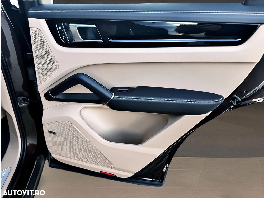 Porsche Cayenne Tiptronic S Platinum Edition - 17