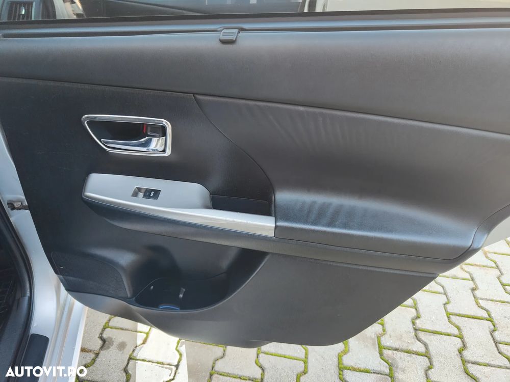 Toyota Prius+ (Hybrid) Comfort - 17