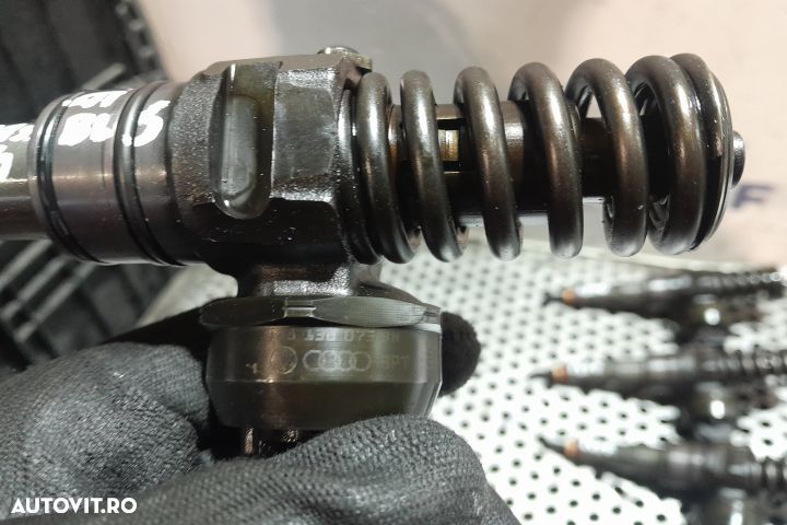 Injector motorina 038130073BN 038130073BN Volkswagen VW Passat B6 [20 - 3