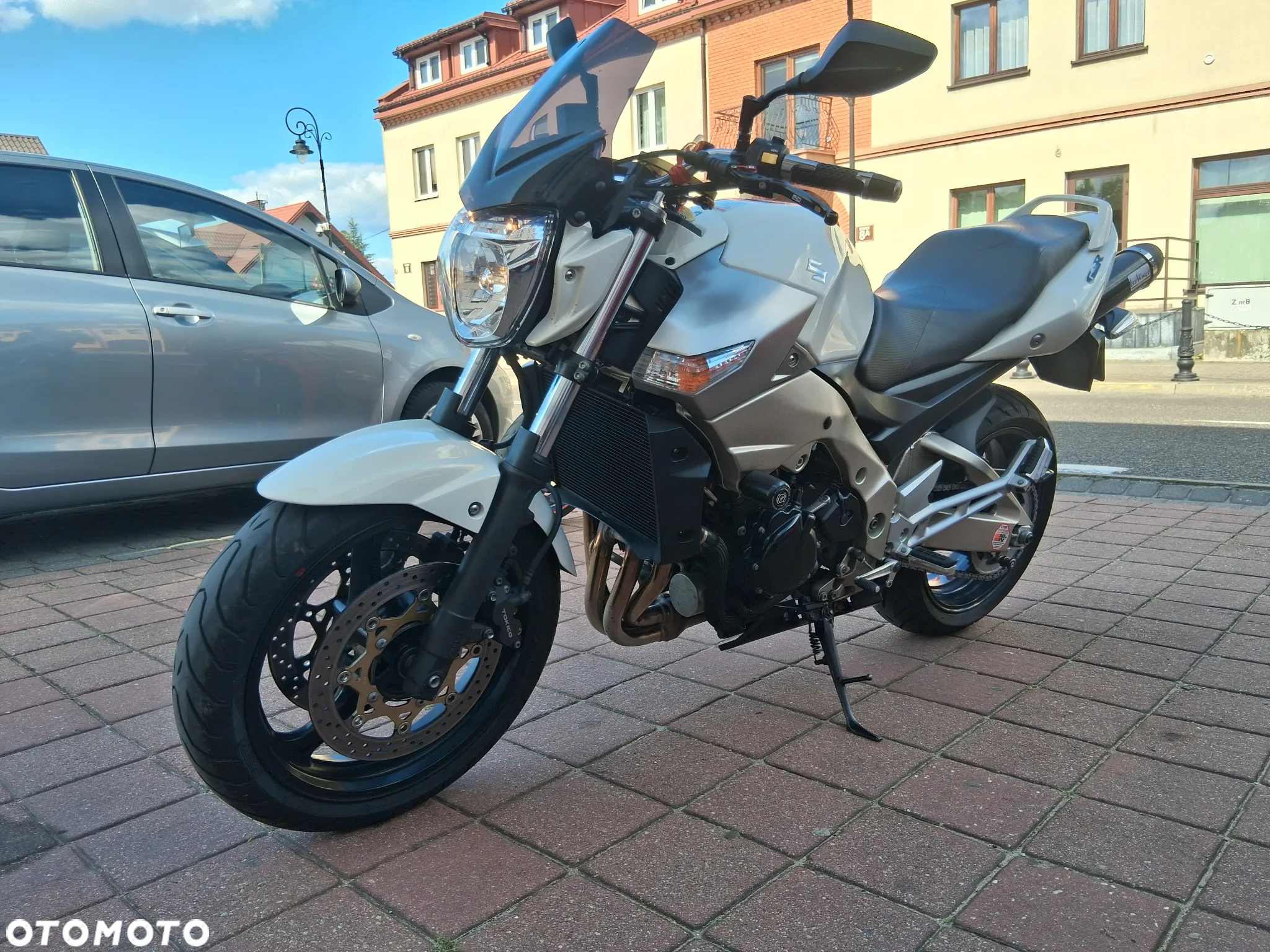 Suzuki GSR - 3