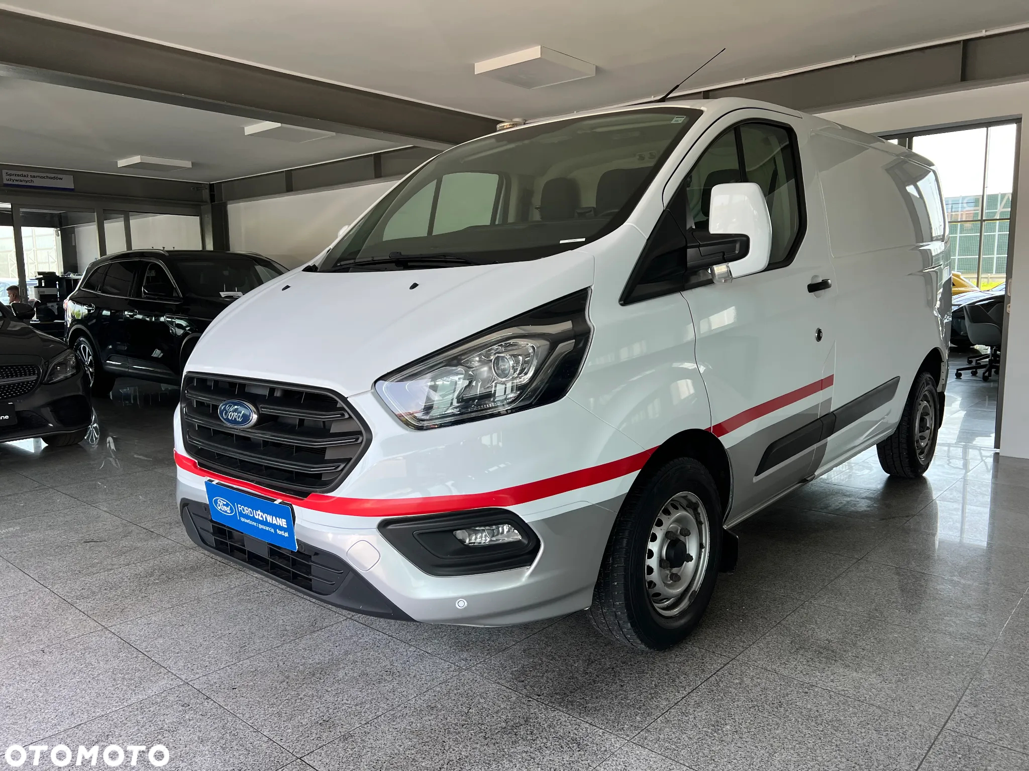 Ford Custom - 8