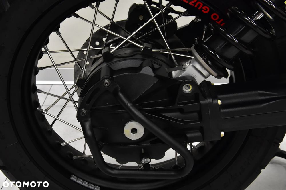 Moto Guzzi V85 - 35