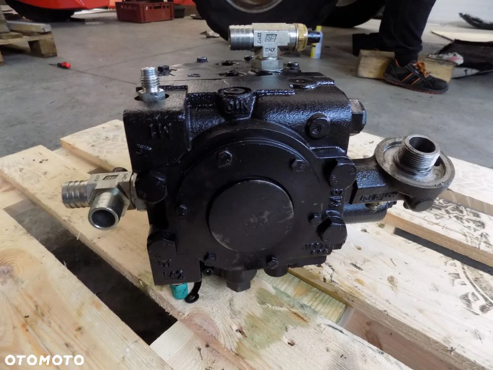 Merlo P 34.7 Pompa jazdy Merlo P34.7 TOP pompa jazdy hydrostat Sauer Danfoss 90R075 FMSNN8D - 6