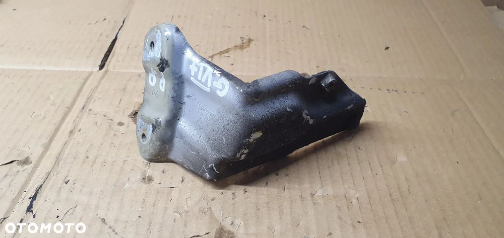 Mocowanie błotnika uchwyt prawy przód VW Golf VI 6 Plus 5M0821136 - 1